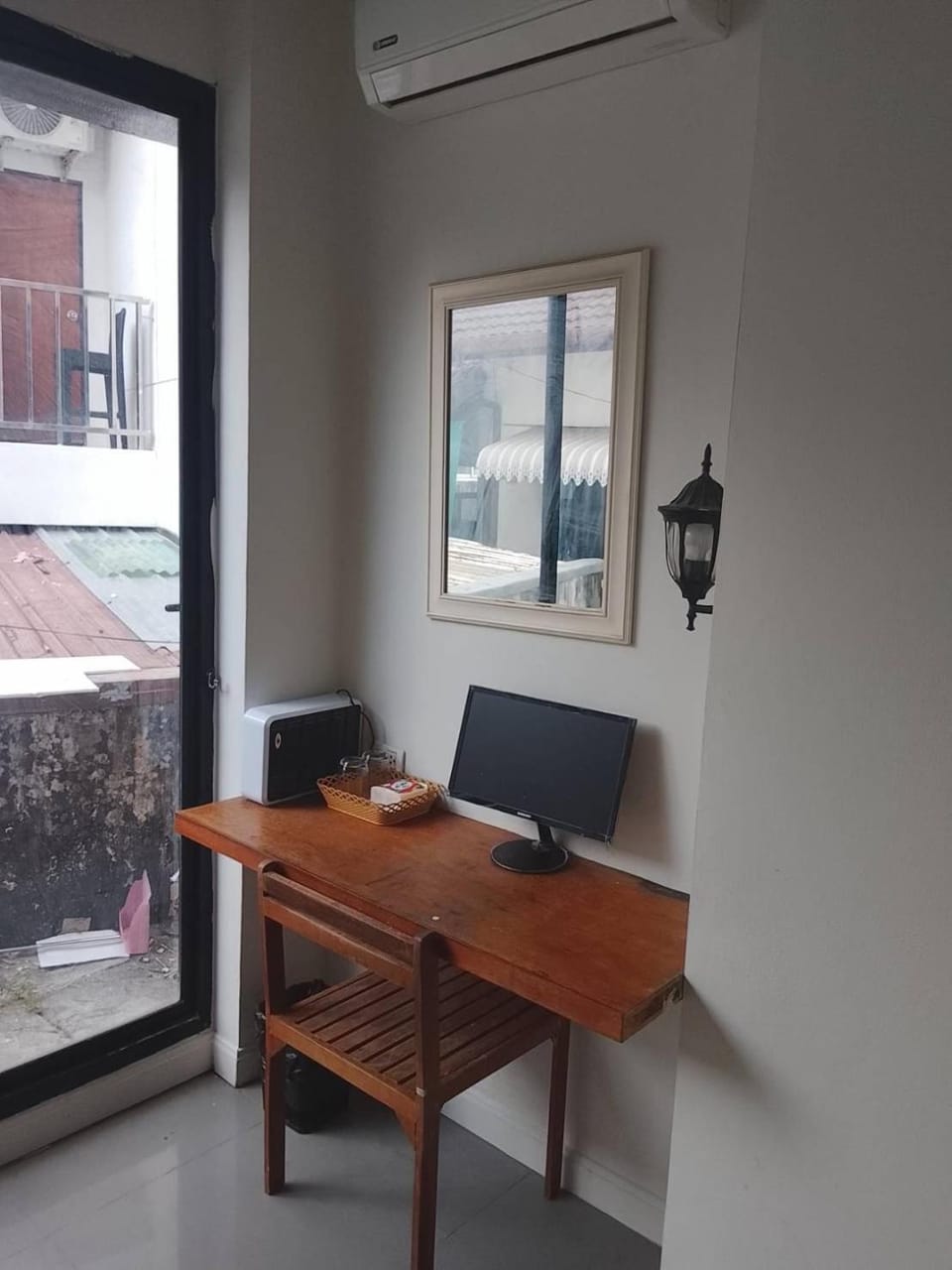 Seating area, Dining area, air conditioner
