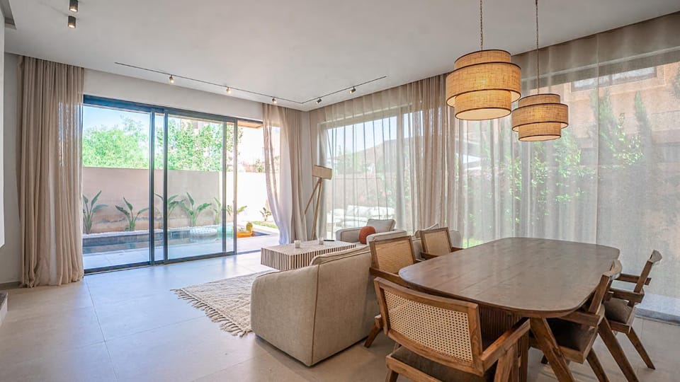 Living room, Dining area