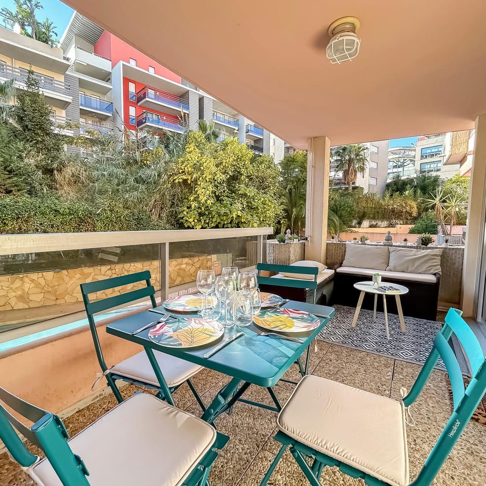 Studio avec piscine, balcon privé à 5 min plage Apartment in Roquebrune-Cap-Martin