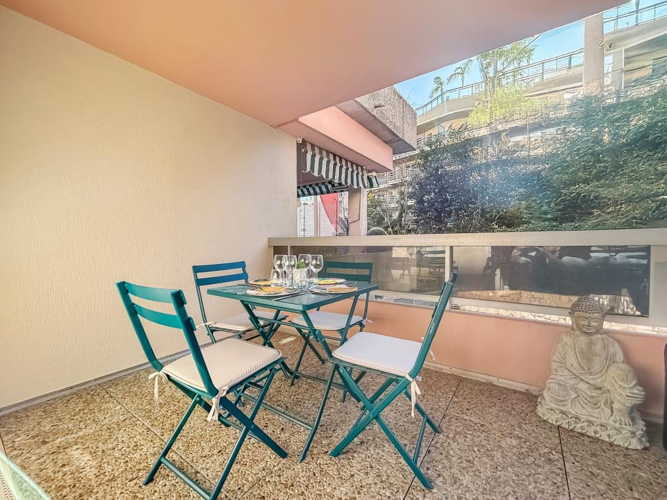 Studio avec piscine, balcon privé à 5 min plage Apartment in Roquebrune-Cap-Martin