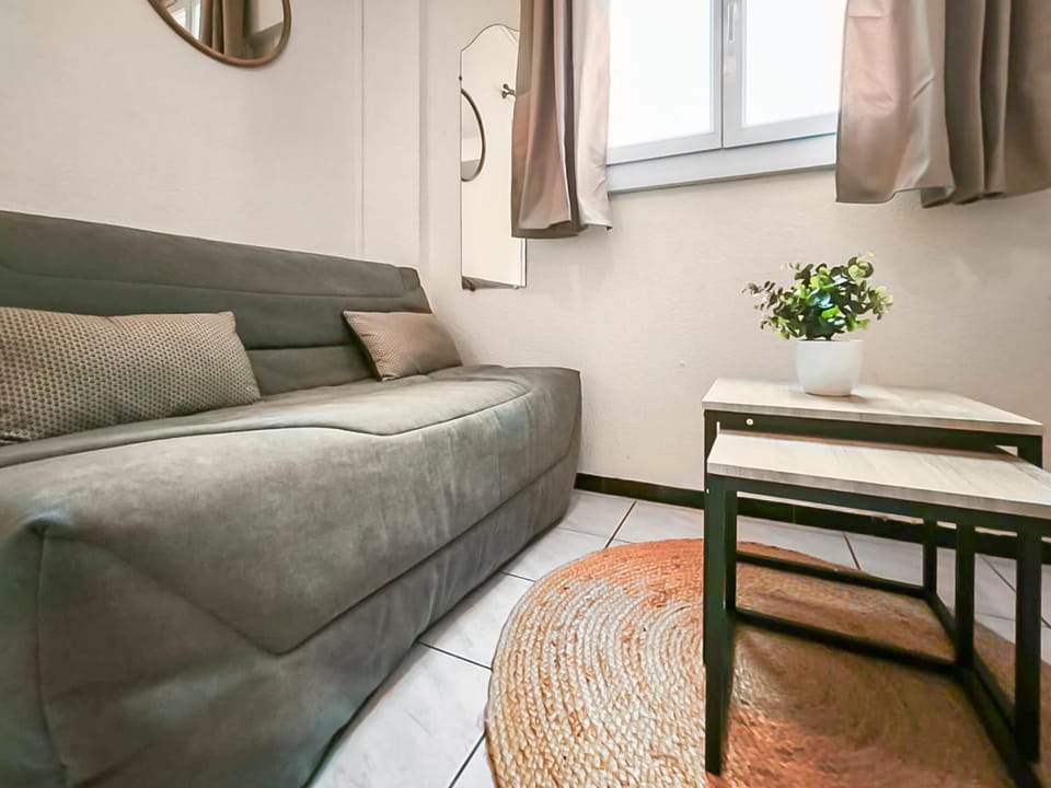 Charmant T2 rénové, Plage, Clim & Parking Apartment in Canet-en-Roussillon