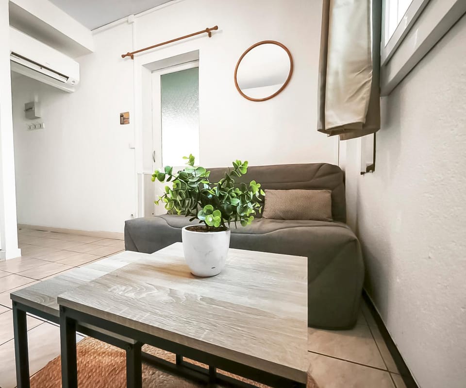 Charmant T2 rénové, Plage, Clim & Parking Apartment in Canet-en-Roussillon