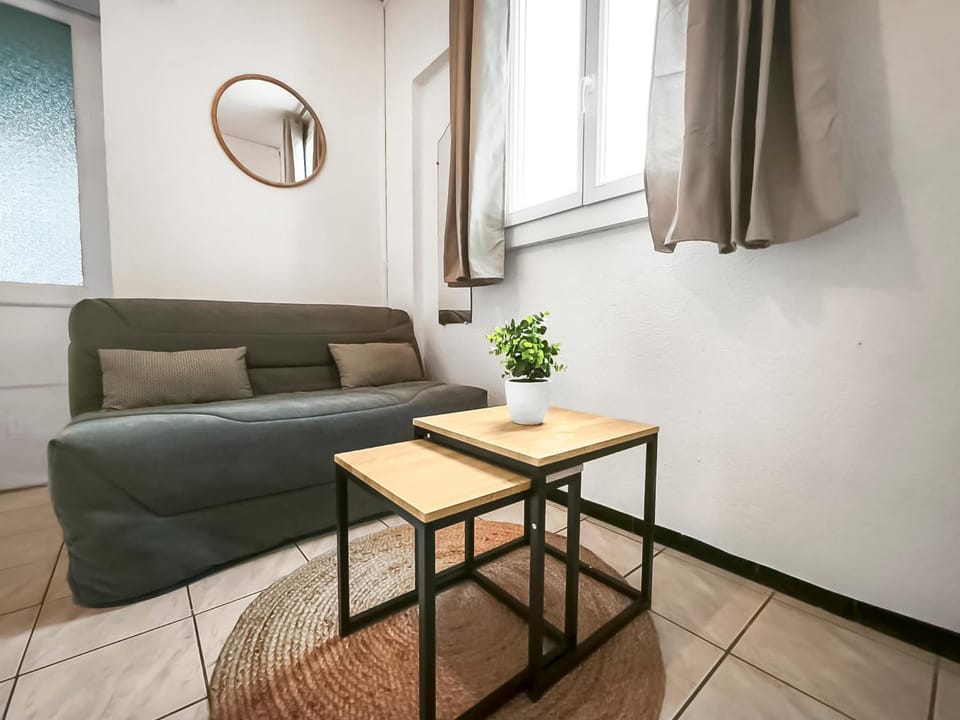 Charmant T2 rénové, Plage, Clim & Parking Apartment in Canet-en-Roussillon