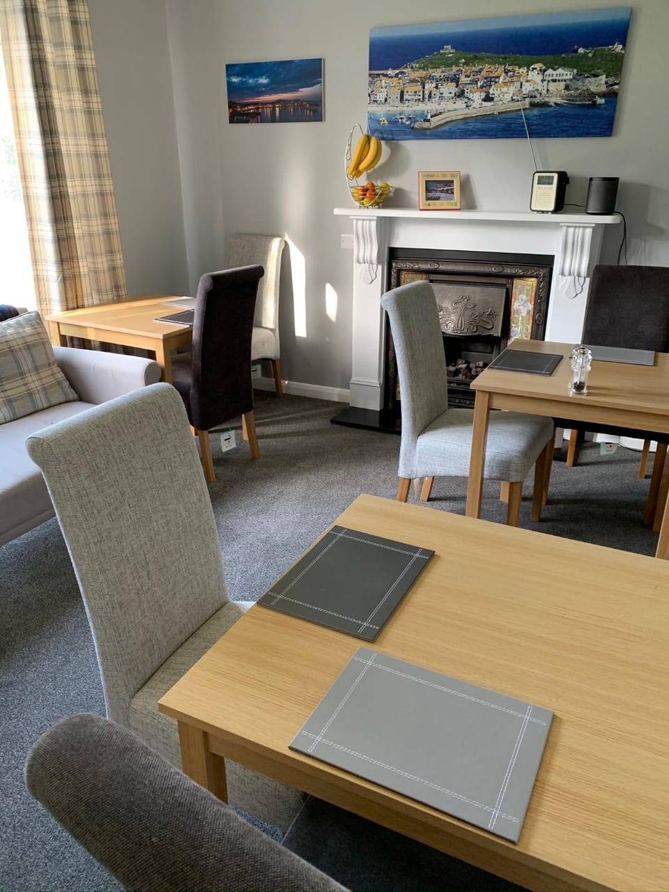 Seating area, Dining area