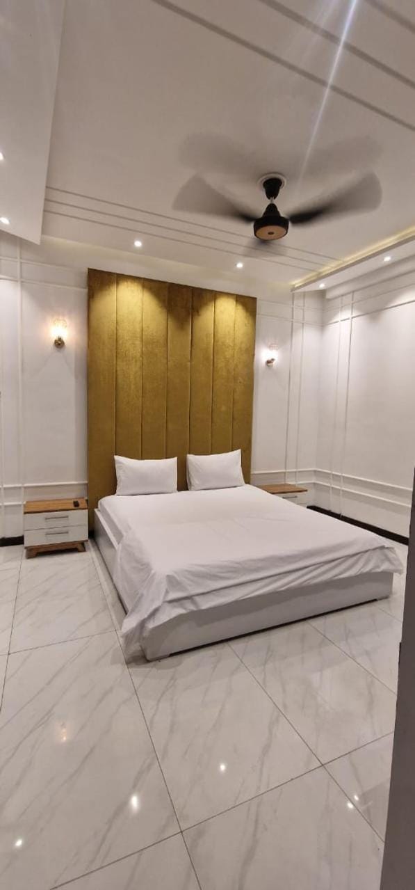 Rooms In DHA Phase 6 Near PKLI & Raya - DHA Lahore Bed and Breakfast in Lahore