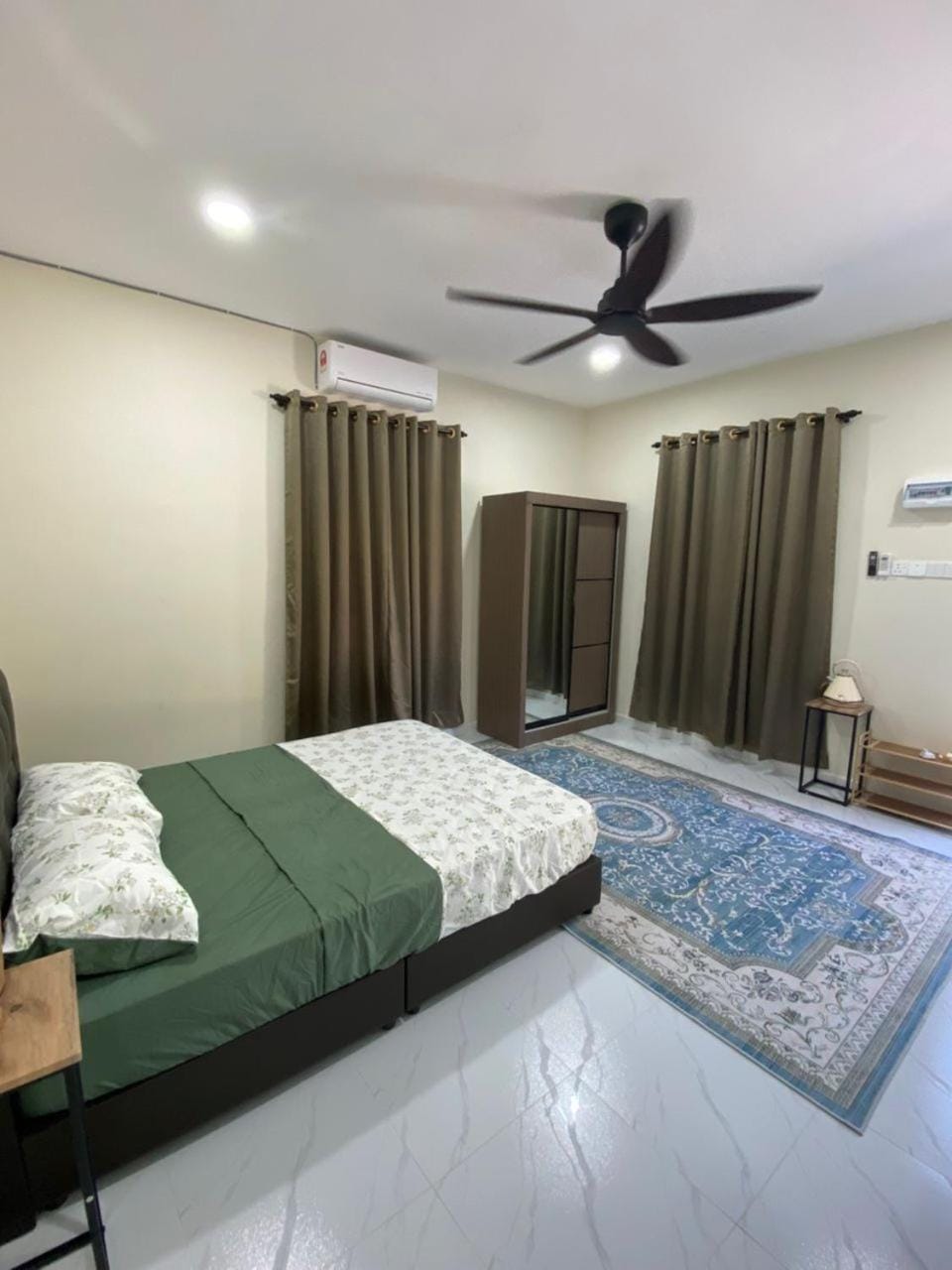Bed, Photo of the whole room, Bedroom, air conditioner
