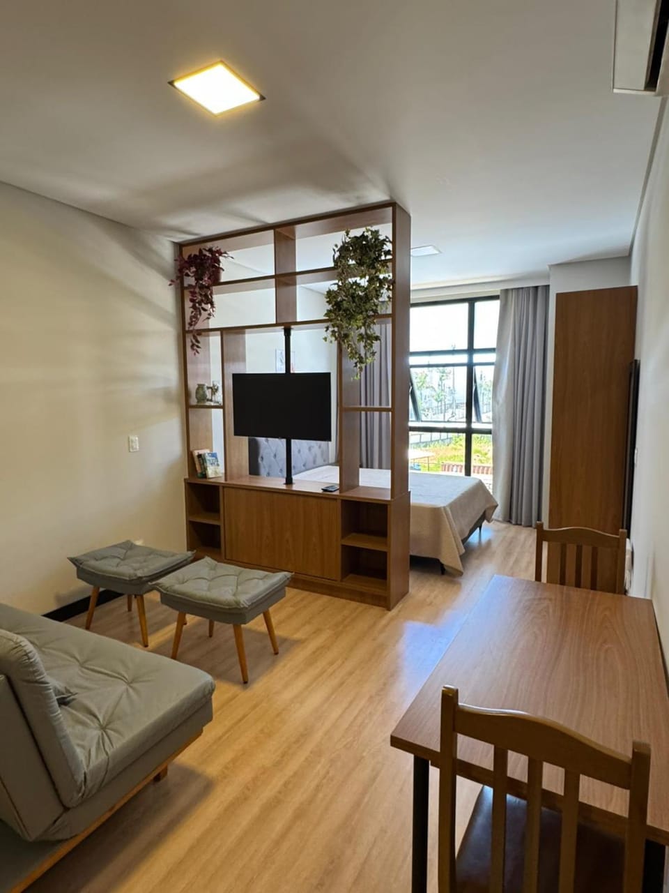 TV and multimedia, Living room, Seating area, Dining area
