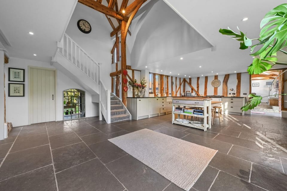 Scotland Hall Barn, Stoke by Nayland, Suffolk House in Babergh District