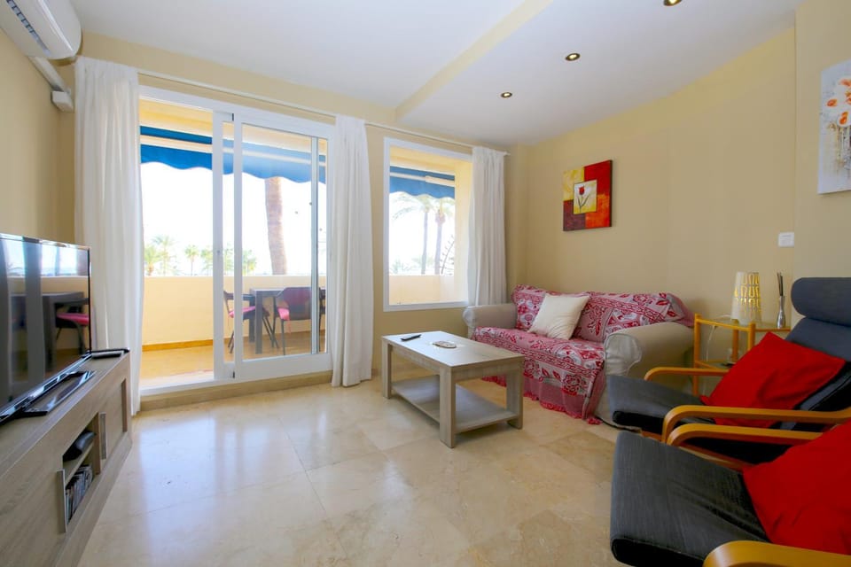 TV and multimedia, Living room, Seating area, air conditioner