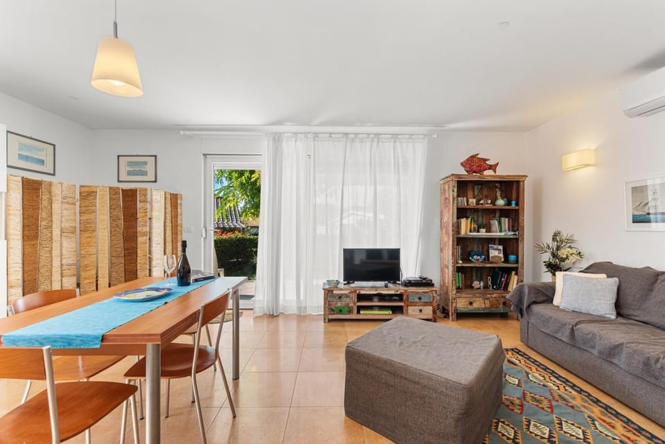 Apartment Tina's Garden Apartment in Novigrad