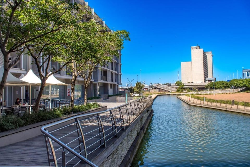 Spacious 2Bed Harbor Haven V&A Waterfront Canals Apartment in Cape Town