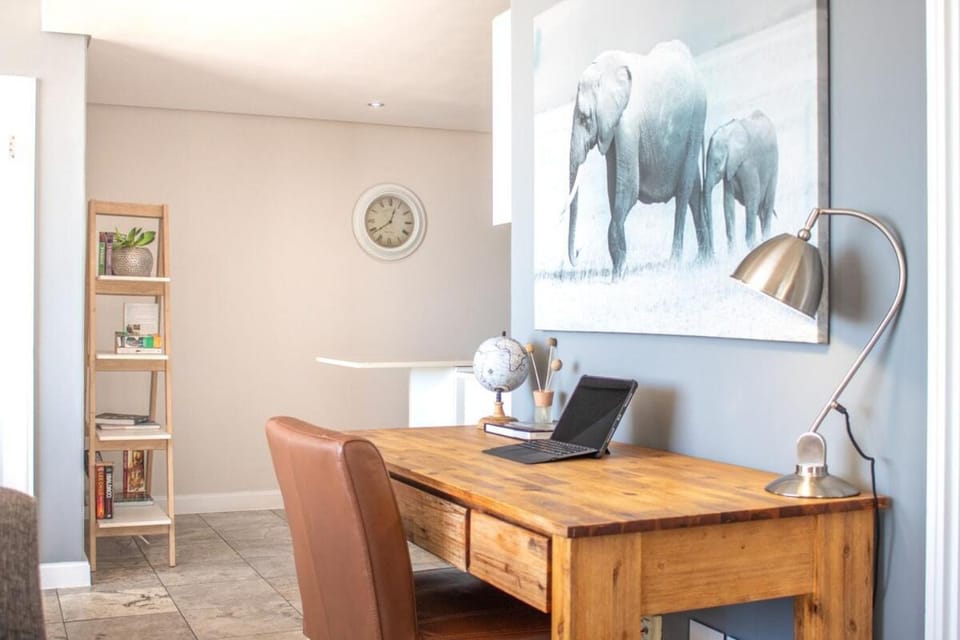 Spacious 2Bed Harbor Haven V&A Waterfront Canals Apartment in Cape Town