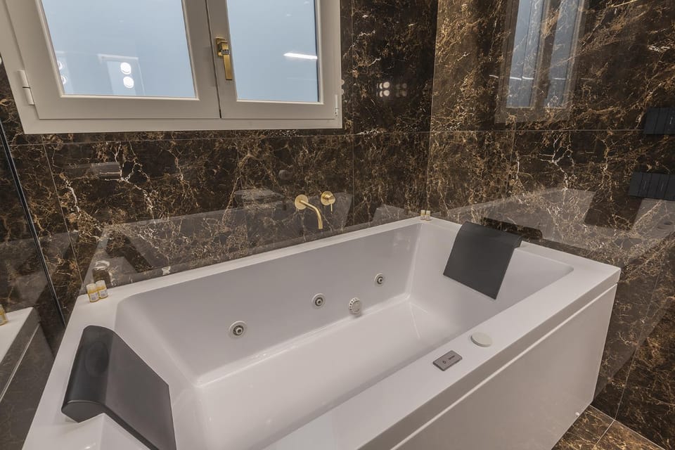 Hot Tub, Bath