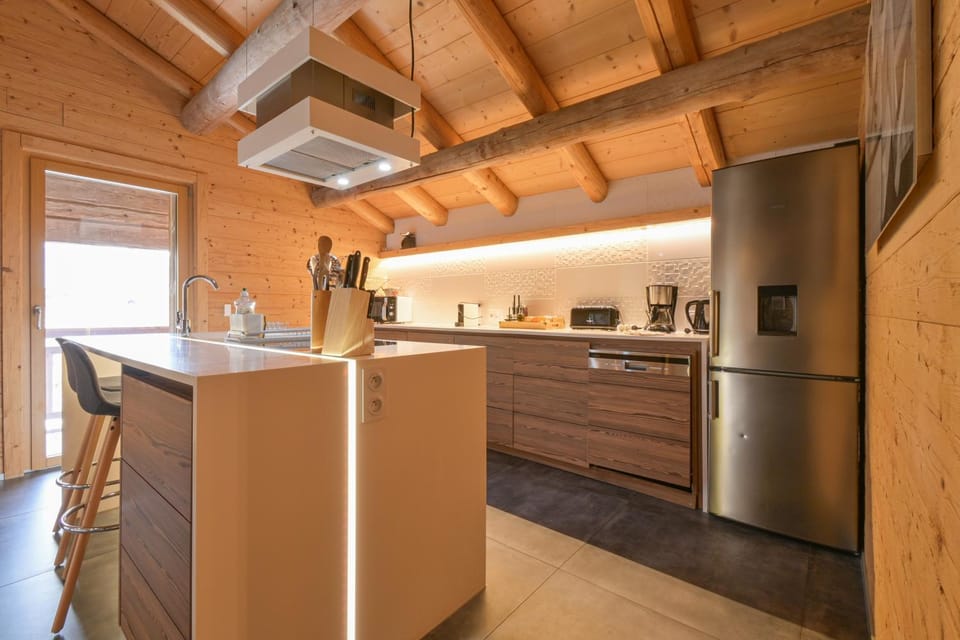 Kitchen or kitchenette, Living room