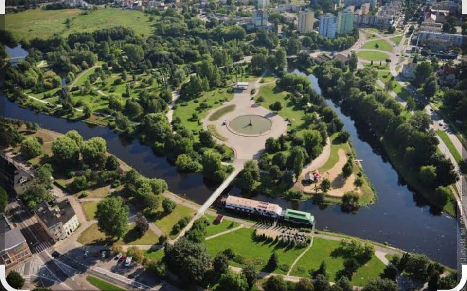 City view, Landmark view, River view, Street view