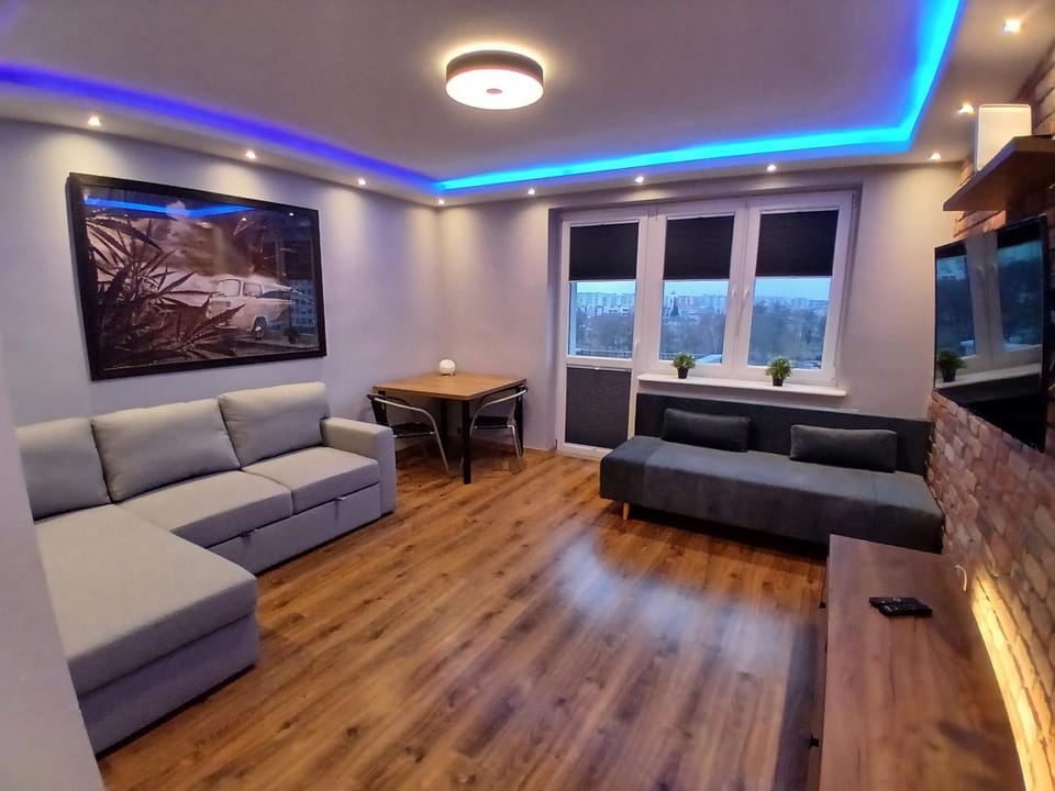 Communal lounge/ TV room, TV and multimedia, Living room, Seating area, Evening entertainment