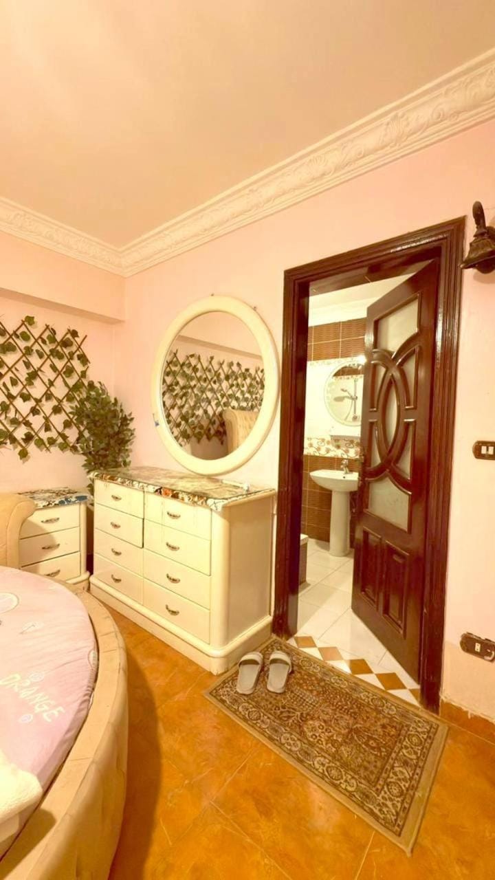 غرفة في مدينة نصر موقع متميز وسط المدينة للرجال فقط 3 Bed and Breakfast in Cairo Governorate