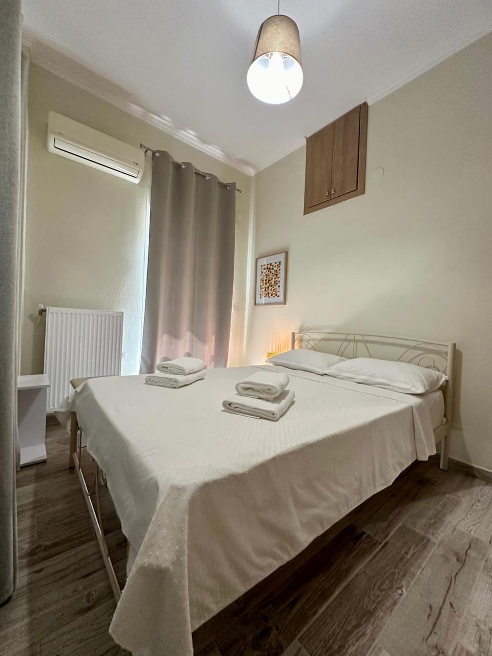 Bed, Photo of the whole room, Bedroom, towels, air conditioner
