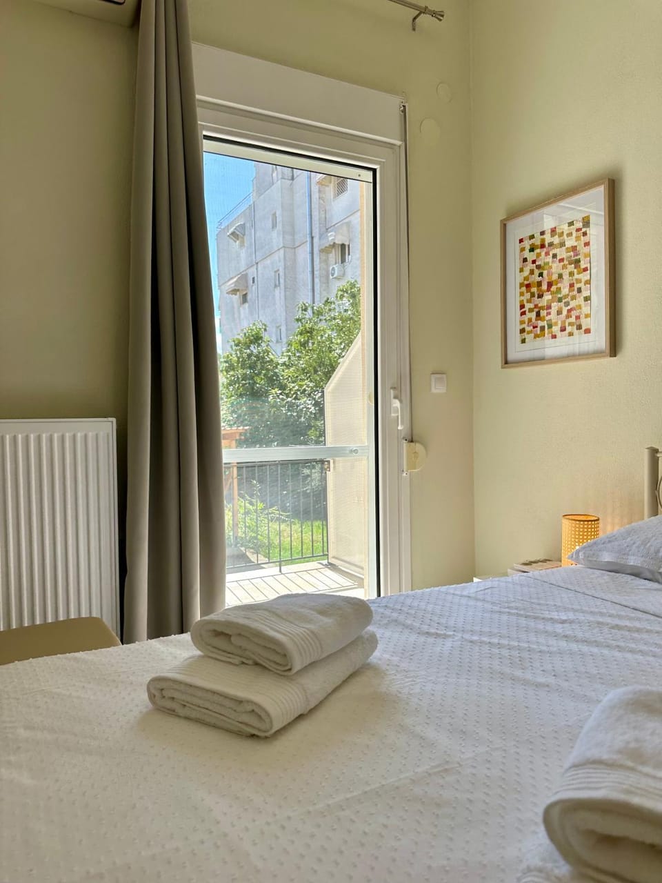 Bed, Bedroom, towels