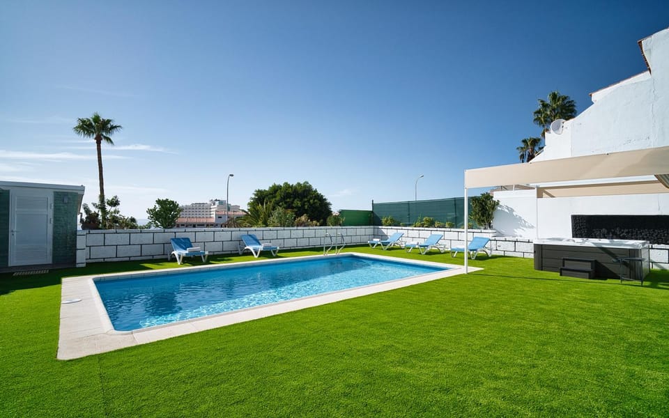 Garden, Pool view, Swimming pool, sunbed
