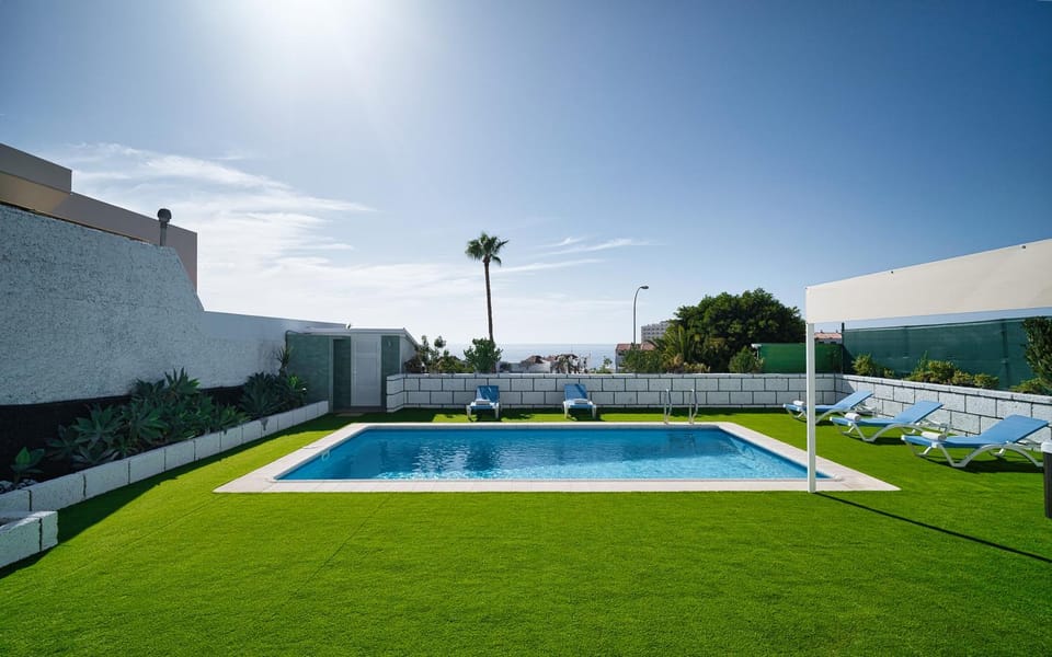 Garden, Sea view, Swimming pool, sunbed