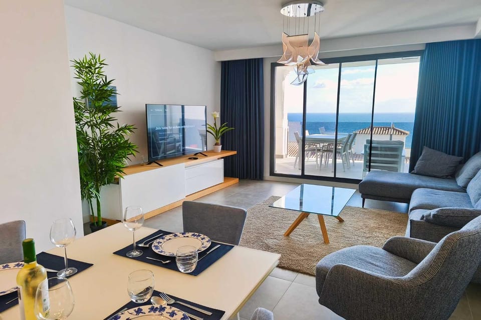 TV and multimedia, Living room, Dining area