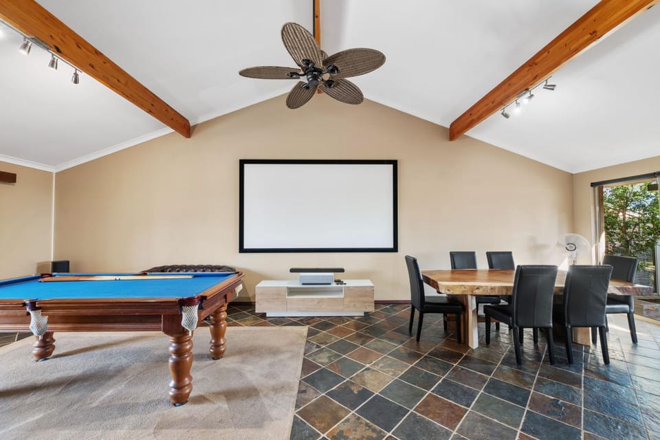 Communal lounge/ TV room, Billiard, Game Room, TV and multimedia, Evening entertainment