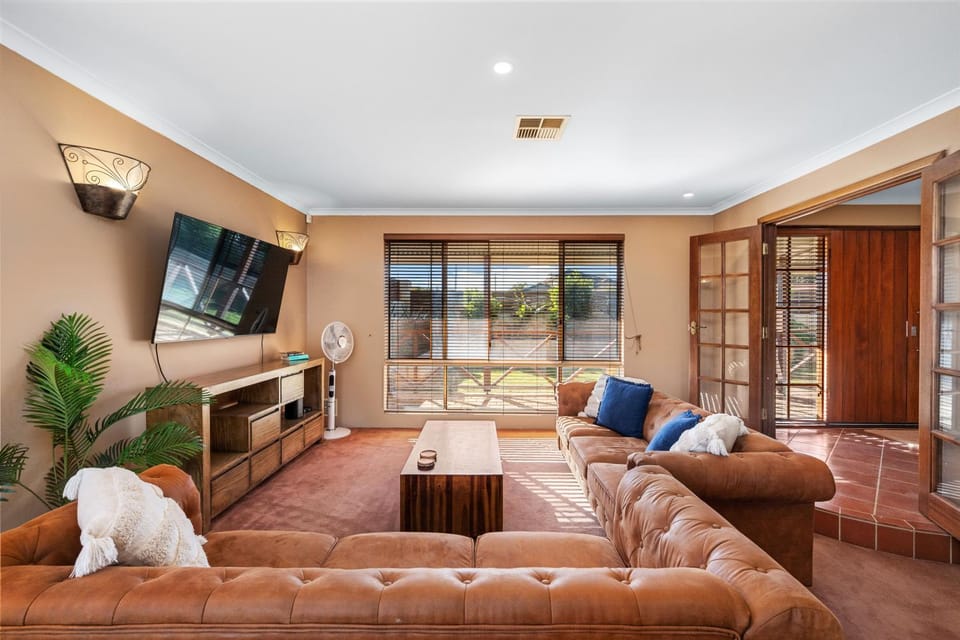 Communal lounge/ TV room, TV and multimedia, Living room, Evening entertainment