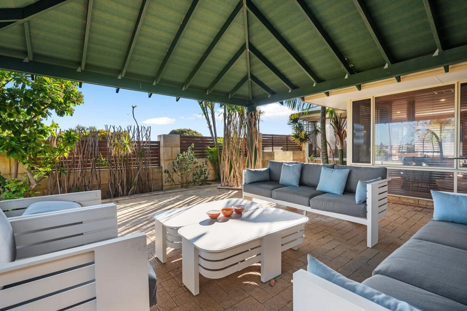 Patio, Garden, View (from property/room), Balcony/Terrace, Seating area, Dining area, Garden view
