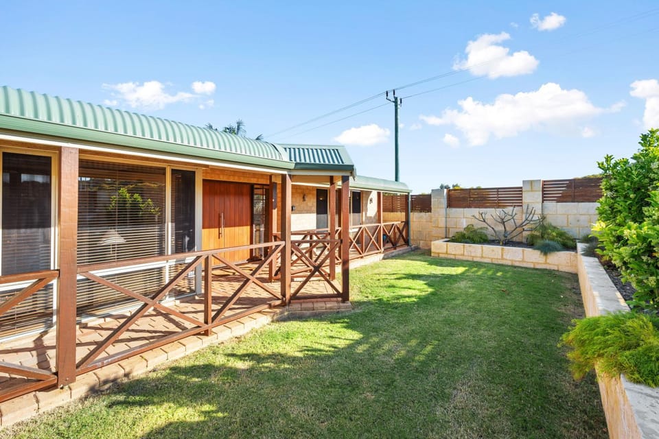 Property building, Patio, Garden, Garden view