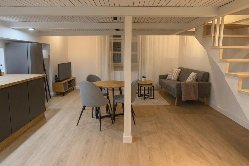 TV and multimedia, Living room, Seating area, Dining area