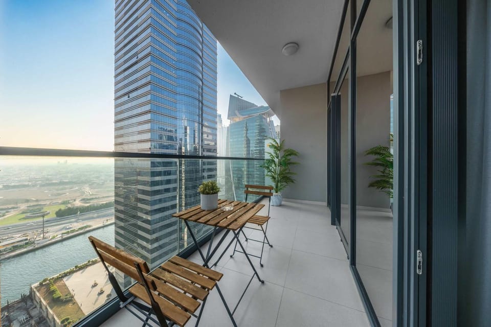 Free housekeeping visits during your stay - Stayshort - 1 Bedroom in Business Bay Sleeps 2 with City View Apartment in Dubai