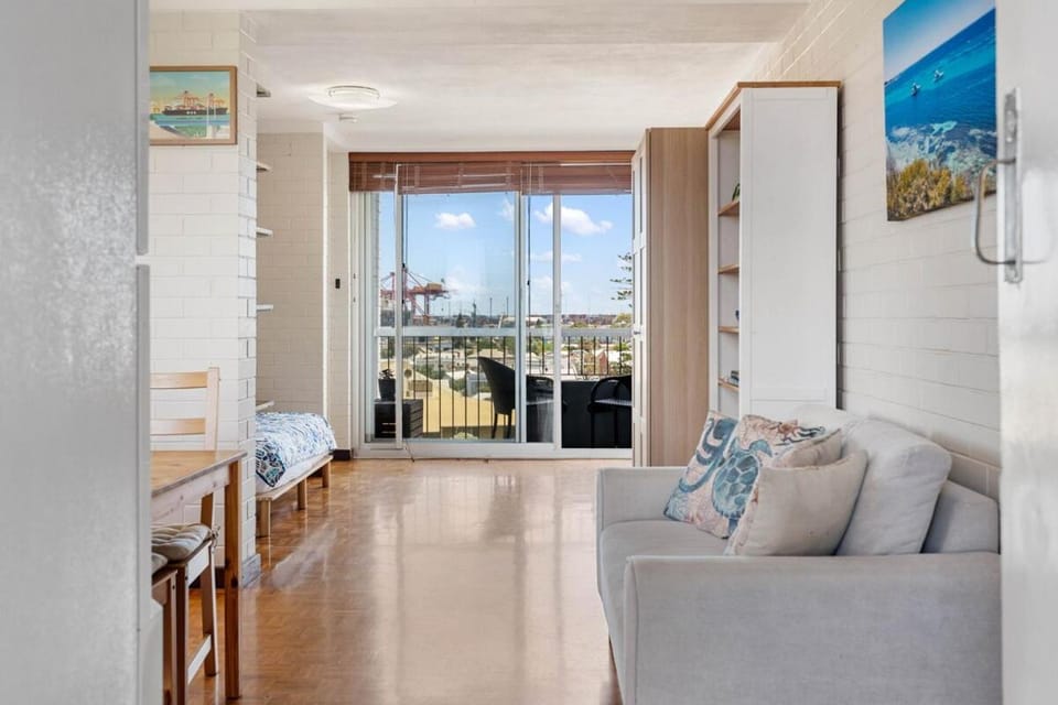 River Vistas - Fremantle Port Views Apartment in Perth