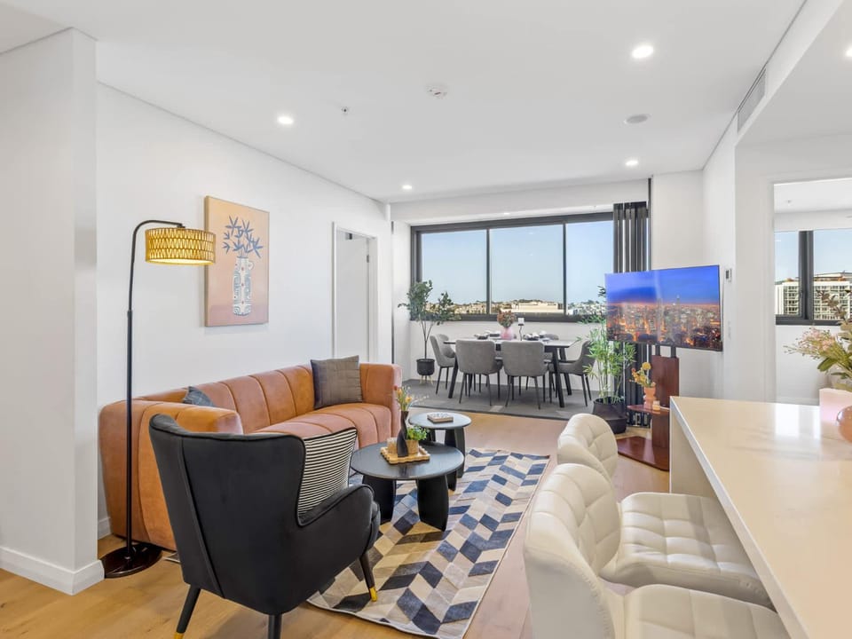 Modern 2BR - City Views & Pool & Free Parking Apartment in Brisbane