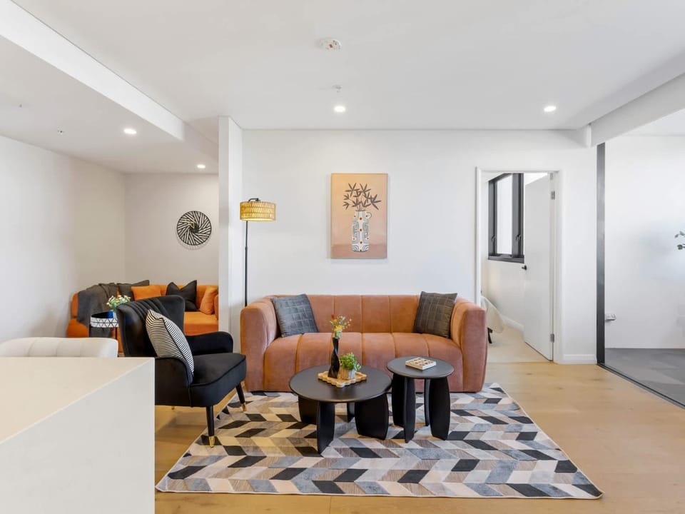 Modern 2BR - City Views & Pool & Free Parking Apartment in Brisbane