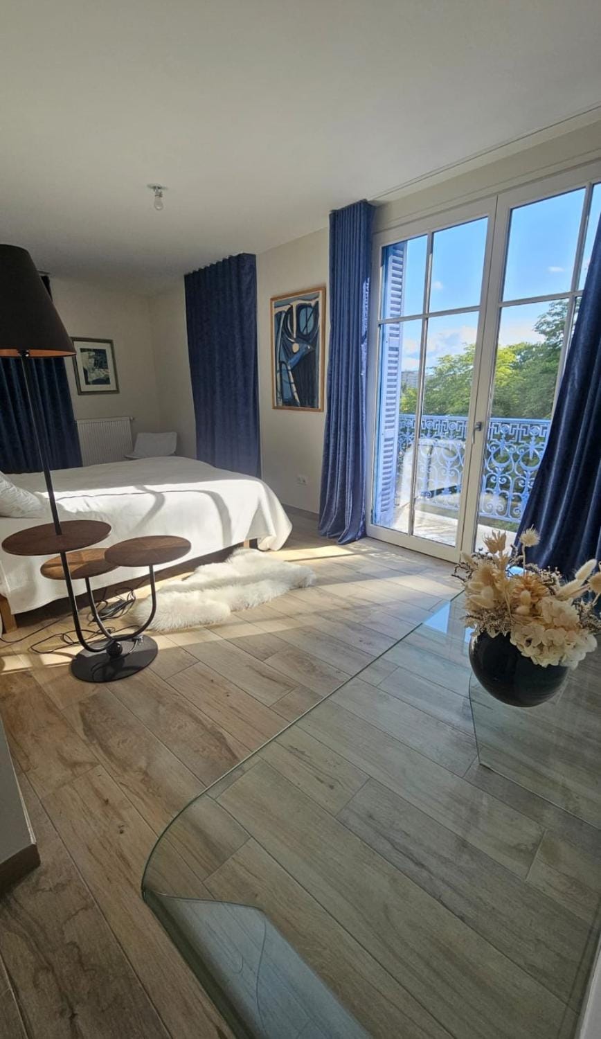 View (from property/room), Balcony/Terrace, Bedroom