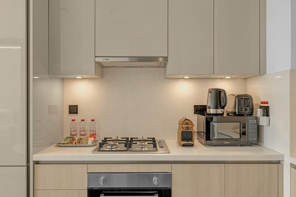 Waves - Modern & Cozy 1BR Apt Close to Down Town Dubai Apartment in Dubai