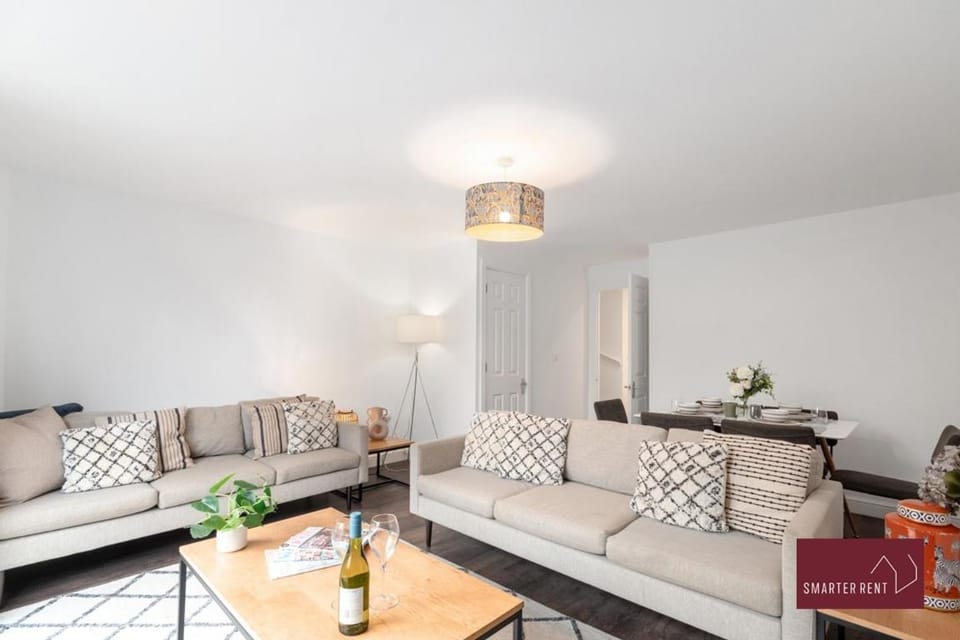 Three Bed House Maidenhead - Parking House in Maidenhead