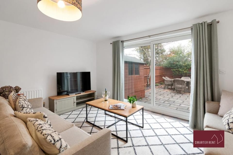 Three Bed House Maidenhead - Parking House in Maidenhead