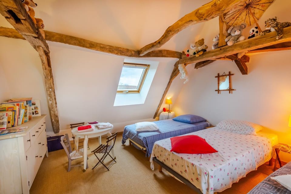 Property building, Living room, Bedroom
