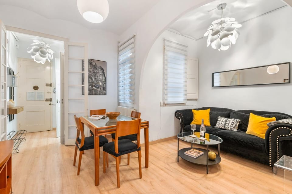 Whisper-Quiet 2BR Near Sagrada Apartment in Barcelona