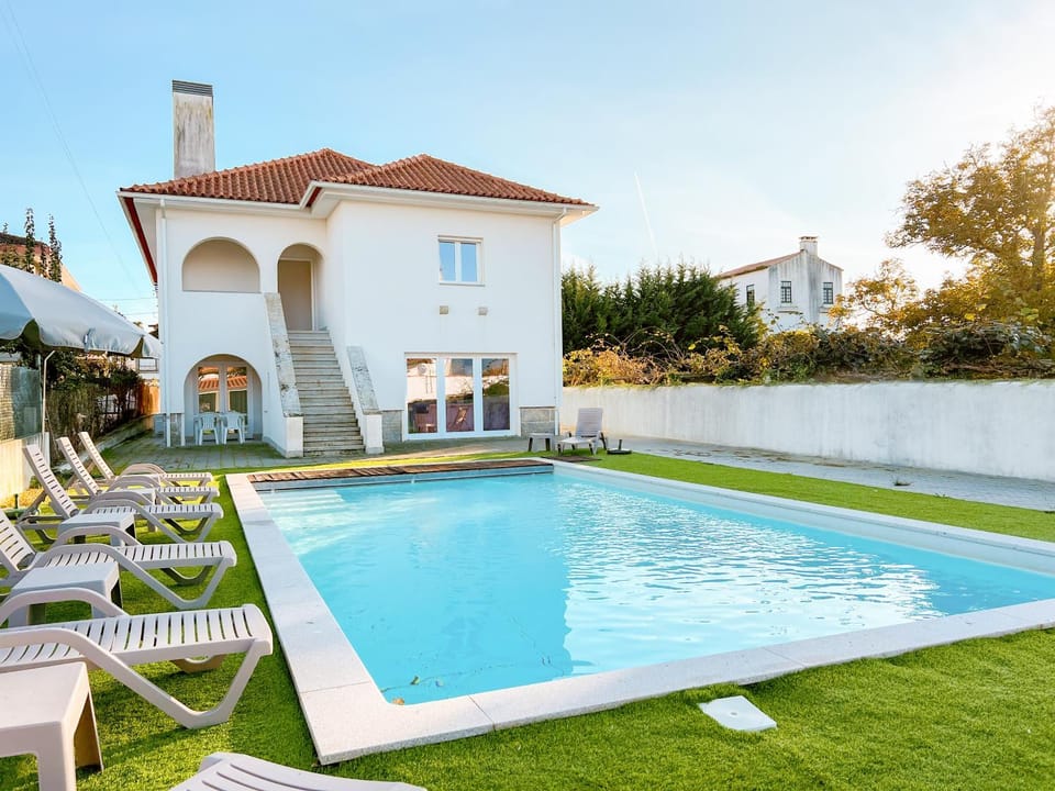 Property building, Garden, Balcony/Terrace, Garden view, Swimming pool, Swimming pool, sunbed