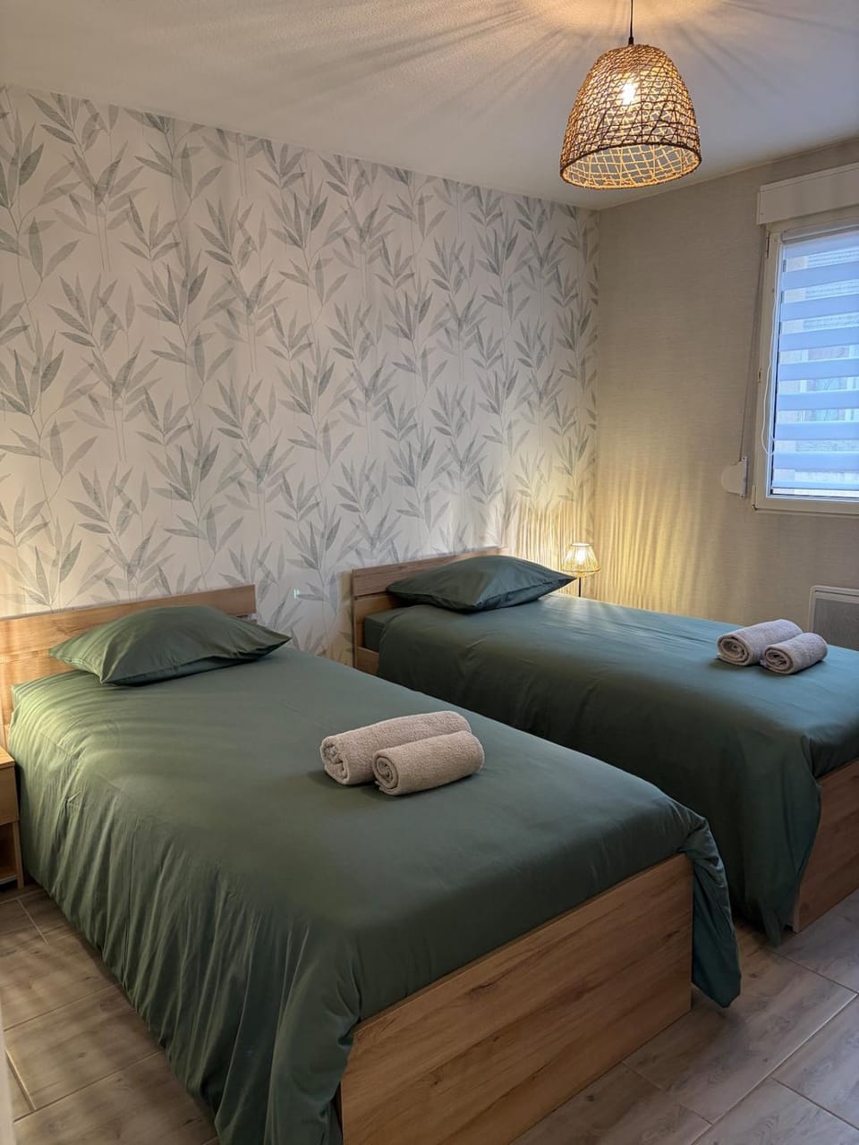 Bed, Photo of the whole room, Bedroom, towels