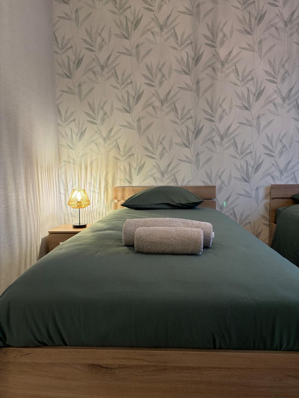 Bed, Photo of the whole room, Bedroom, towels