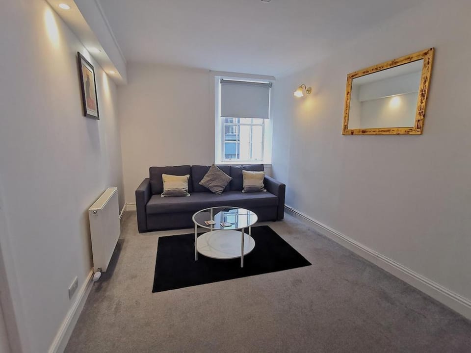 High Street Hideaway Apartment in Kirkcaldy