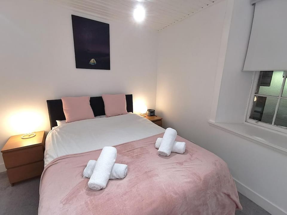 High Street Hideaway Apartment in Kirkcaldy
