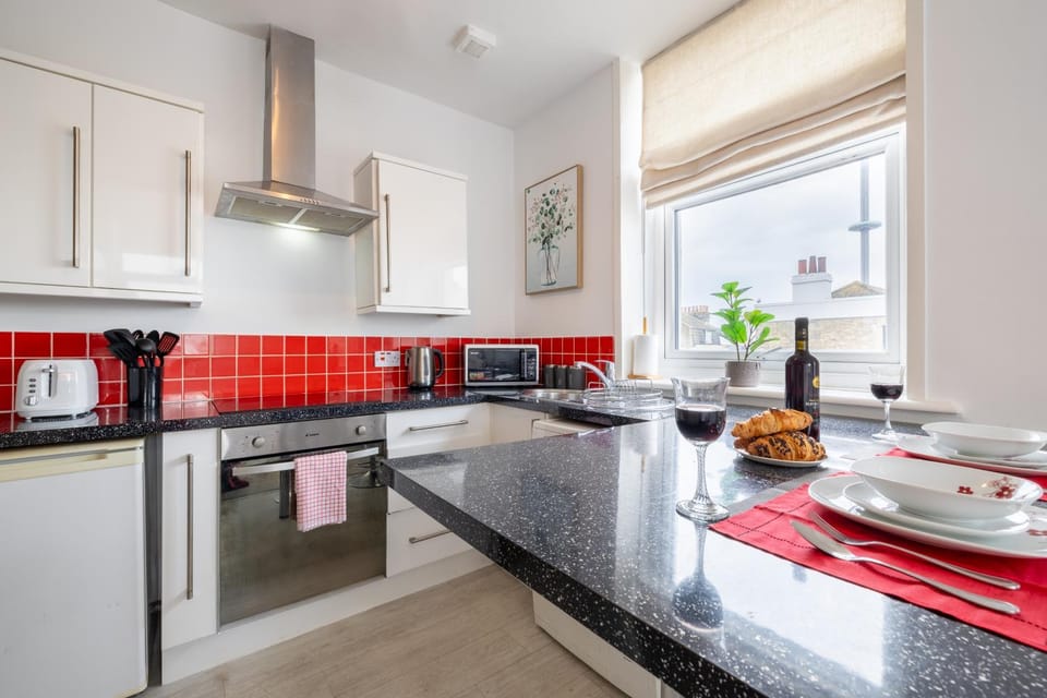 Dining area, kitchen