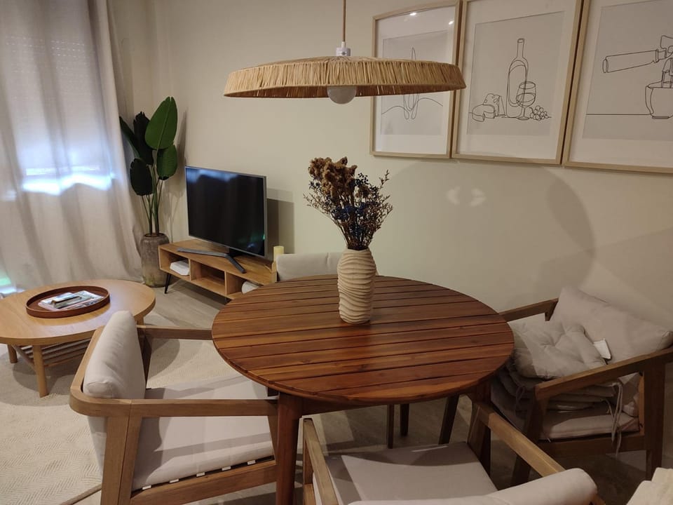 Seating area, Dining area