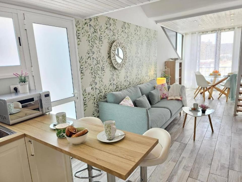 Kitchen or kitchenette, Living room, Dining area