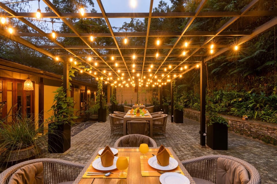 Patio, Restaurant/places to eat, Dining area